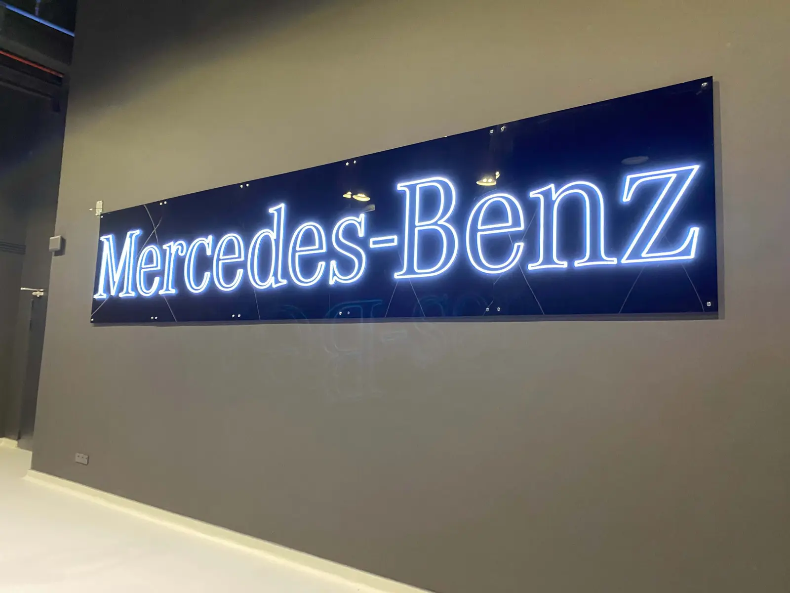 Mercedes Benz - photo 4 by Sun Synergy Contracts